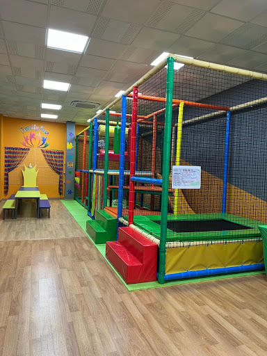Family Fun Badajoz - parque de bolas - local para fiestas - eventos y reuniones - sala gamer - parques de bolas